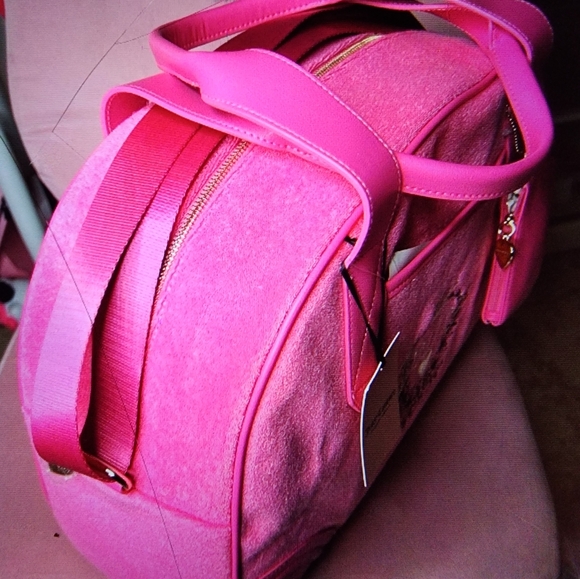 NWT Adorable Hot Pink Juicy Conture weekender bag!💗💓with coin bag. - Picture 2 of 5
